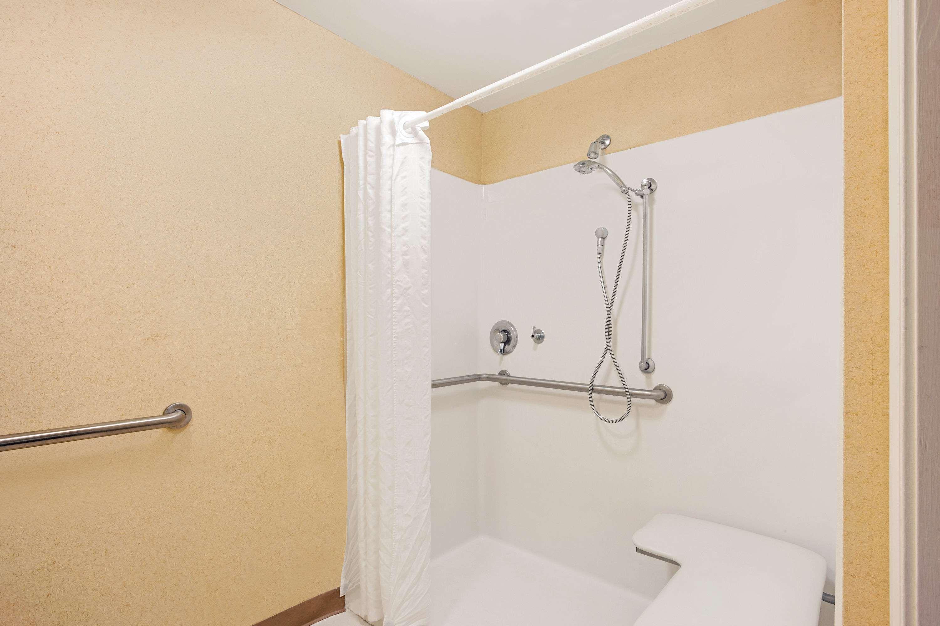 Baymont By Wyndham Pearl Hotel Exterior photo