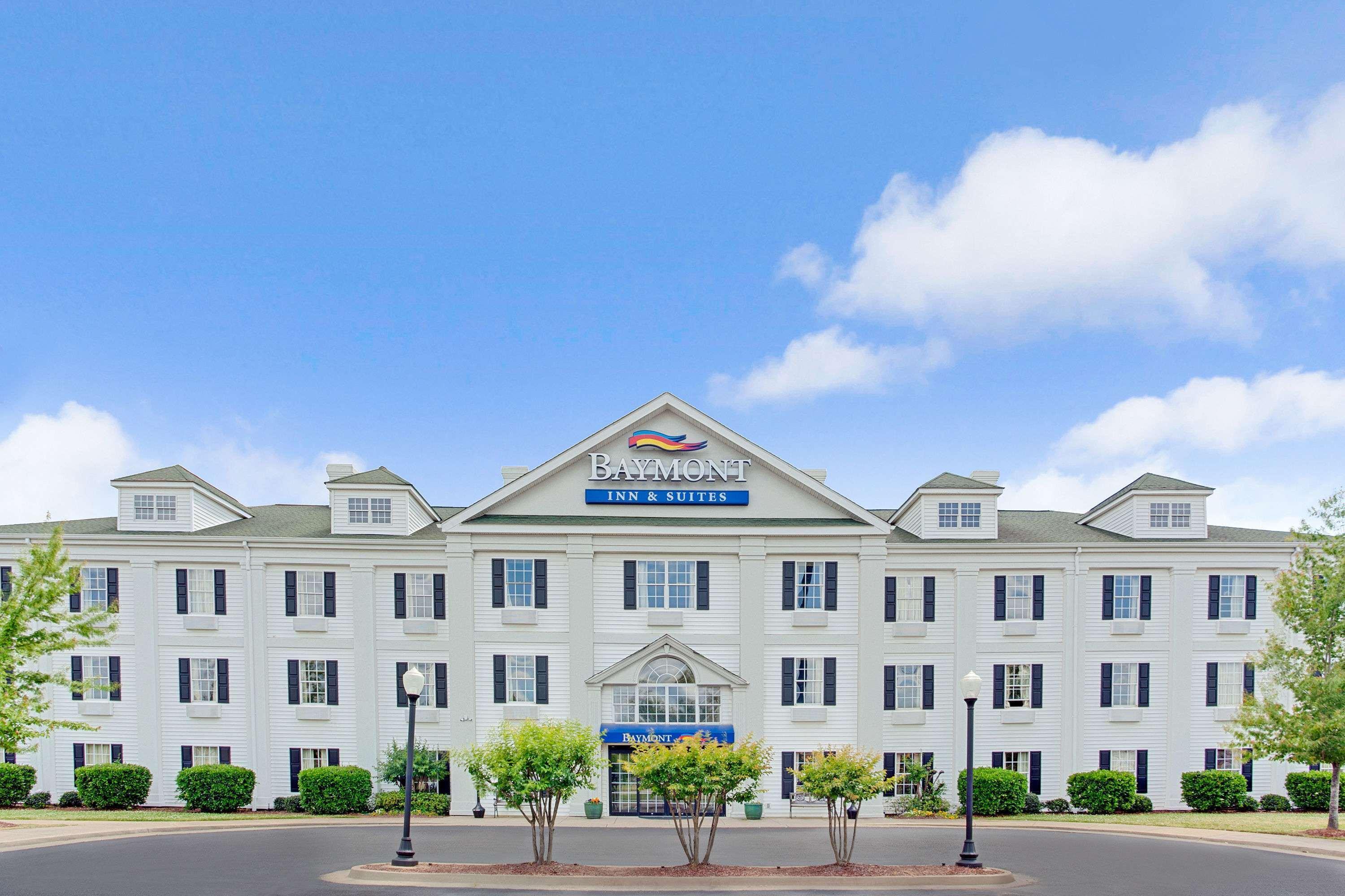 Baymont By Wyndham Pearl Hotel Exterior photo